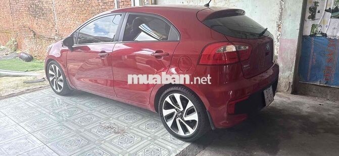 Kia Rio Hatchback 5 chỗ màu Đỏ