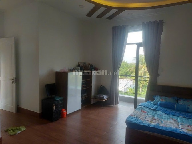 Bán nhà hai mặt tien hẻm, hẻm thông gần chợ và siêu thị 