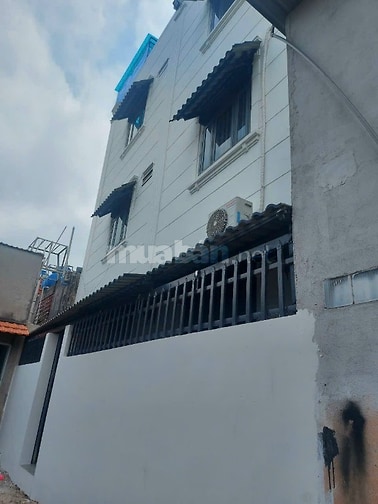 Bán nhà hai mặt tien hẻm, hẻm thông gần chợ và siêu thị 