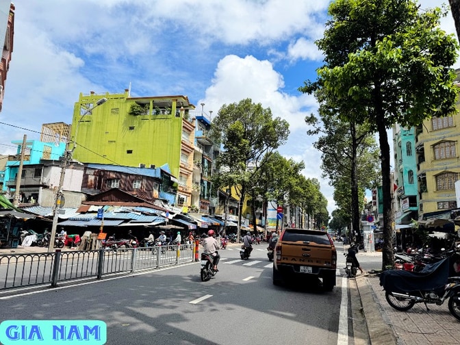BÁN NHÀ GÓC 2 MẶT TIỀN KINH DOANH : ĐƯỜNG TẠ UYÊN - P. 15 - Q. 5 - HCM