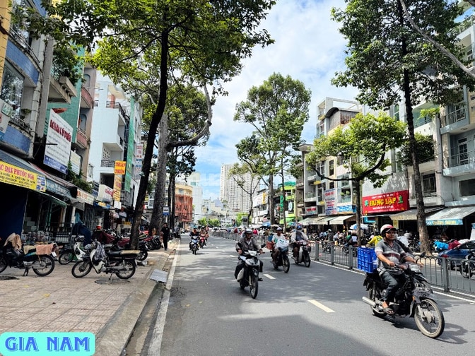 BÁN NHÀ GÓC 2 MẶT TIỀN KINH DOANH : ĐƯỜNG TẠ UYÊN - P. 15 - Q. 5 - HCM