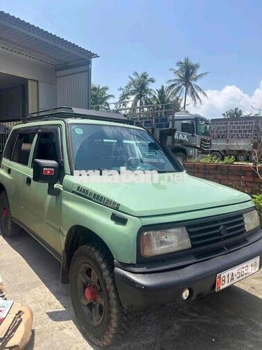 Suzuki Vitara Xanh bơ 2 cầu số sàn