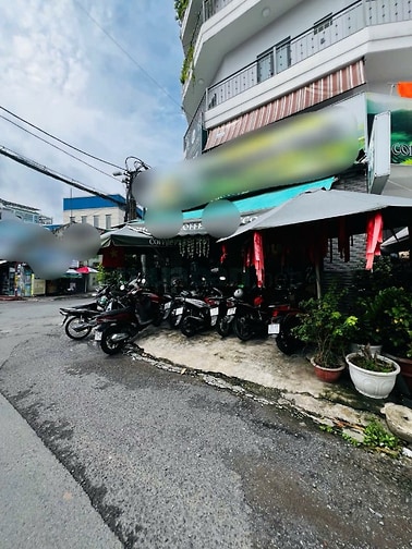 Sang quán cafe góc 2 mặt tiền gần ĐH Bách Khoa , ĐH Hoa Sen Quận 10