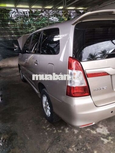 Toyota Innova 2014 Số sàn Vàng cát