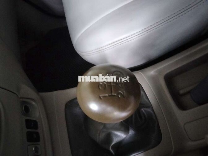 Toyota Innova 2014 Số sàn Vàng cát