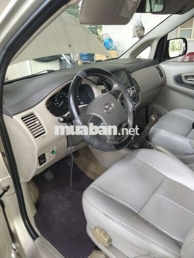 Toyota Innova 2014 Số sàn Vàng cát