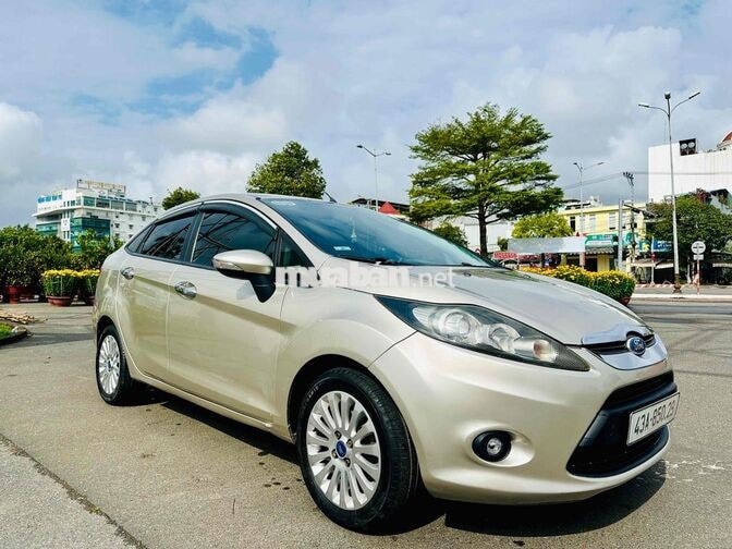 Ford Fiesta 2012 Tự động Vàng cát