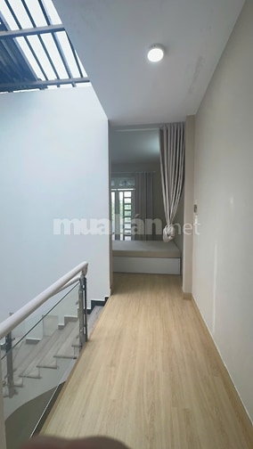 Cho thuê nhà 4 tầng mặt tiền Bùi Tá Hán quận 2. 35 triệu/tháng.