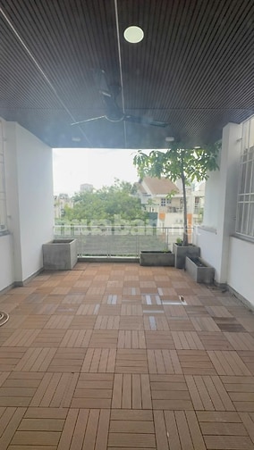 Cho thuê nhà 4 tầng mặt tiền Bùi Tá Hán quận 2. 35 triệu/tháng.