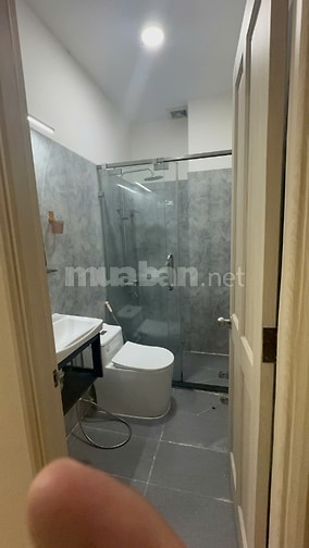 Cho thuê nhà 4 tầng mặt tiền Bùi Tá Hán quận 2. 35 triệu/tháng.