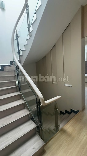 Cho thuê nhà 4 tầng mặt tiền Bùi Tá Hán quận 2. 35 triệu/tháng.