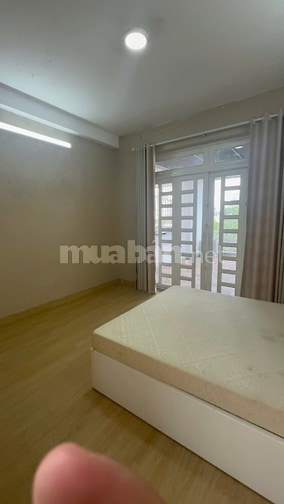 Cho thuê nhà 4 tầng mặt tiền Bùi Tá Hán quận 2. 35 triệu/tháng.
