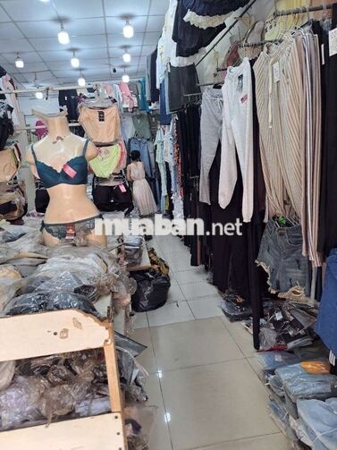 Sang shop quần áo đầy đủ đồ , đang kinh doanh tốt 
