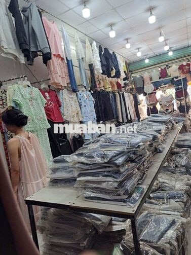 Sang shop quần áo đầy đủ đồ , đang kinh doanh tốt 