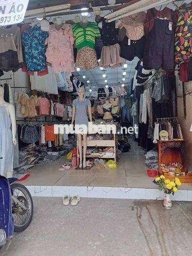 Sang shop quần áo đầy đủ đồ , đang kinh doanh tốt 