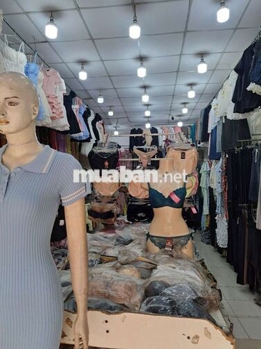 Sang shop quần áo đầy đủ đồ , đang kinh doanh tốt 