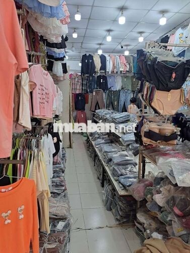 Sang shop quần áo đầy đủ đồ , đang kinh doanh tốt 