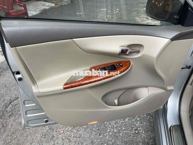 Corolla Altis 2010 2.0V cực chất và rất đẹp