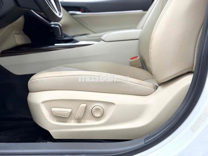 🚘 Toyota Camry 2.5Q 2021 Trắng Ngọc Trai 13.000km