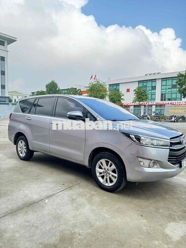 Toyota Innova 2.0E Số sàn 2019 Ghi bạc biển 30/F