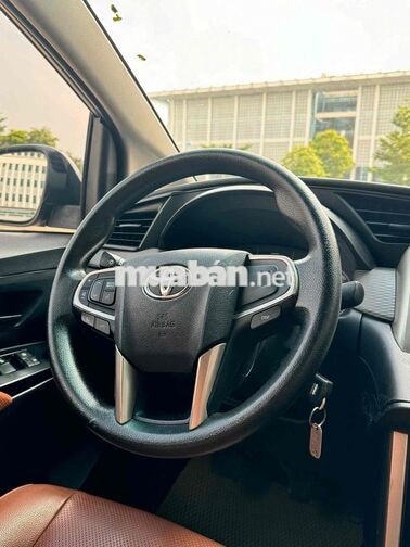Toyota Innova 2.0E Số sàn 2019 Ghi bạc biển 30/F