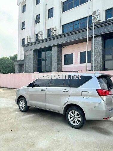 Toyota Innova 2.0E Số sàn 2019 Ghi bạc biển 30/F