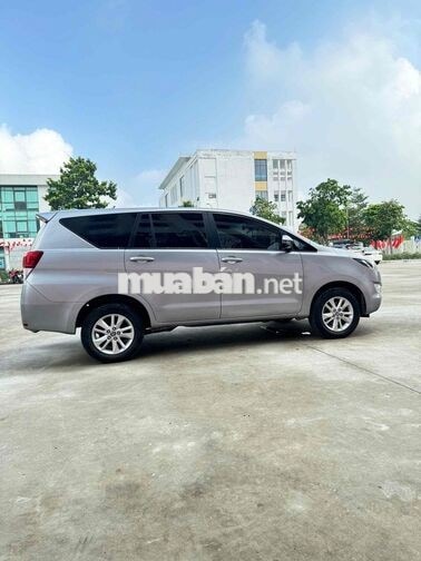 Toyota Innova 2.0E Số sàn 2019 Ghi bạc biển 30/F