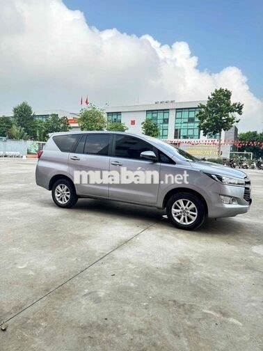 Toyota Innova 2.0E Số sàn 2019 Ghi bạc biển 30/F
