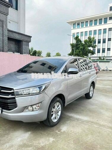 Toyota Innova 2.0E Số sàn 2019 Ghi bạc biển 30/F