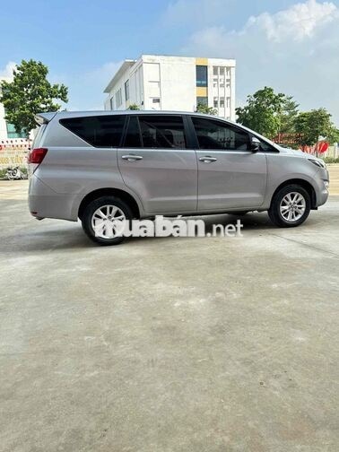 Toyota Innova 2.0E Số sàn 2019 Ghi bạc biển 30/F