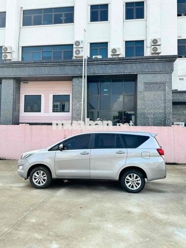 Toyota Innova 2.0E Số sàn 2019 Ghi bạc biển 30/F