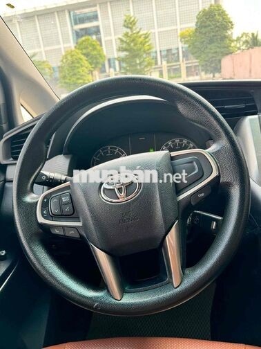 Toyota Innova 2.0E Số sàn 2019 Ghi bạc biển 30/F