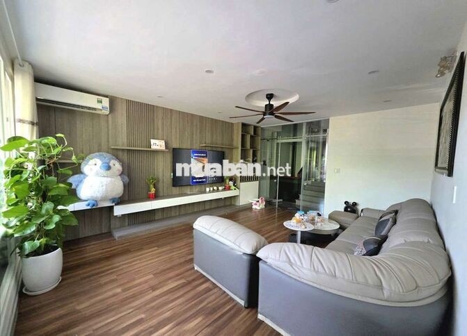 cho thuê nguyên căn 4 tầng mặt tiền Tiểu La