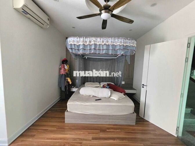 cho thuê nguyên căn 4 tầng mặt tiền Tiểu La