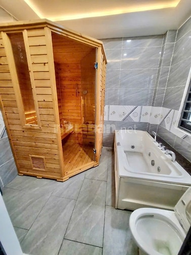 NHÀ ĐẸP CÓ THANG MÁY 4X17M 4 TẤM HƯƠNG LỘ 2 ....chính chủ cho thuê