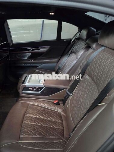BMW 740 Prue  2021 69000 km Đen
