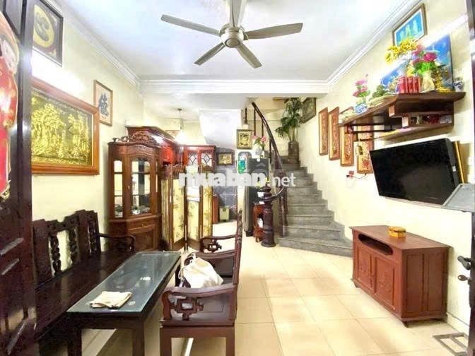 Cho thuê nhà Lạc Long Quân, Tây Hồ – 36m² 5 tầng – ô tô đỗ cửa – 12tr