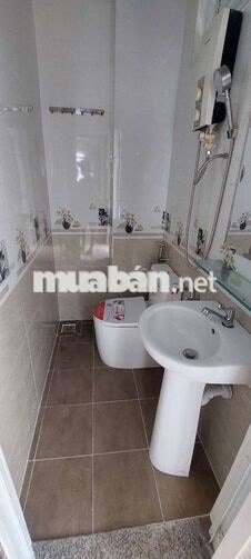 Cho thuê nhà MT 6M ,DTSD 200m2