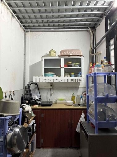 Cho thuê căn 2 phòng ngủ 1 phòng khách đầu tháng 10 trống