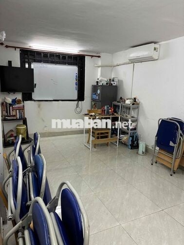Cho thuê căn 2 phòng ngủ 1 phòng khách đầu tháng 10 trống