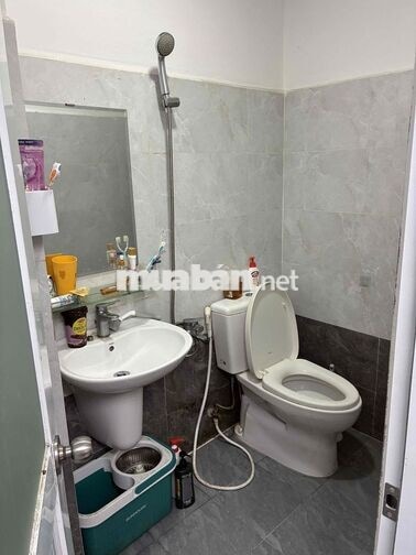 Cho thuê căn 2 phòng ngủ 1 phòng khách đầu tháng 10 trống