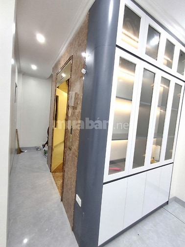 Tôi bán nhà 6 tầng nội thất đầy đủ, đầu ngõ 181, Trần Phú, Văn Quán.