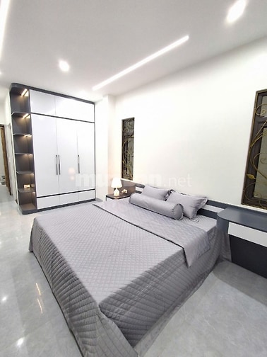 Tôi bán nhà 6 tầng nội thất đầy đủ, đầu ngõ 181, Trần Phú, Văn Quán.