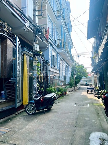 Nhà 3 lầu, Hẽm 6m cách 1 căn là MT Phú Định nối dài Ng Văn Luông Q6