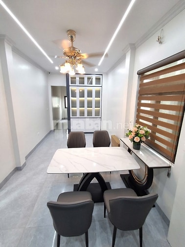 Tôi bán nhà 6 tầng nội thất đầy đủ, đầu ngõ 181, Trần Phú, Văn Quán.