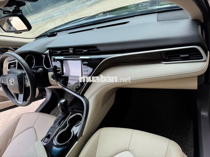 TOYOTA CAMRY 2.0G NHẬP SX 2019 PHOM MỚI