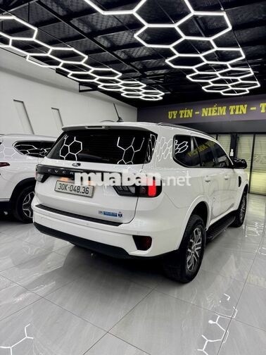 FORD EVEREST 4X2 MÁY DẦU STĐ SX 2022 PHOM MỚI