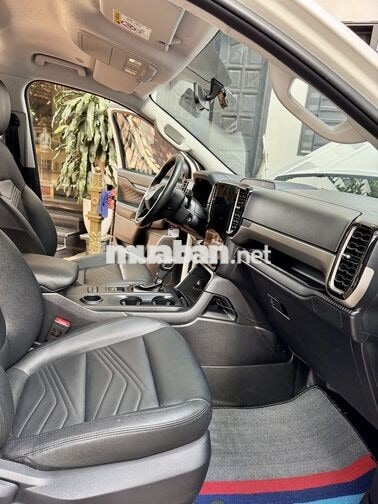 FORD EVEREST 4X2 MÁY DẦU STĐ SX 2022 PHOM MỚI