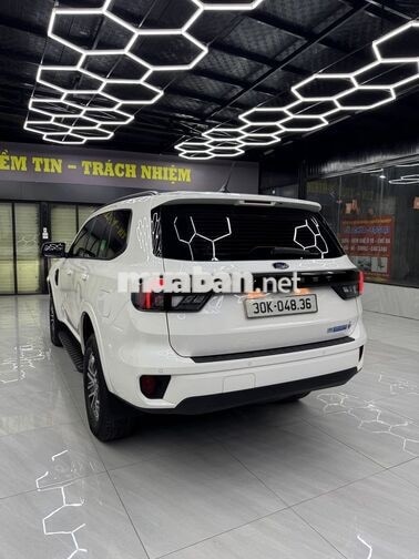 FORD EVEREST 4X2 MÁY DẦU STĐ SX 2022 PHOM MỚI