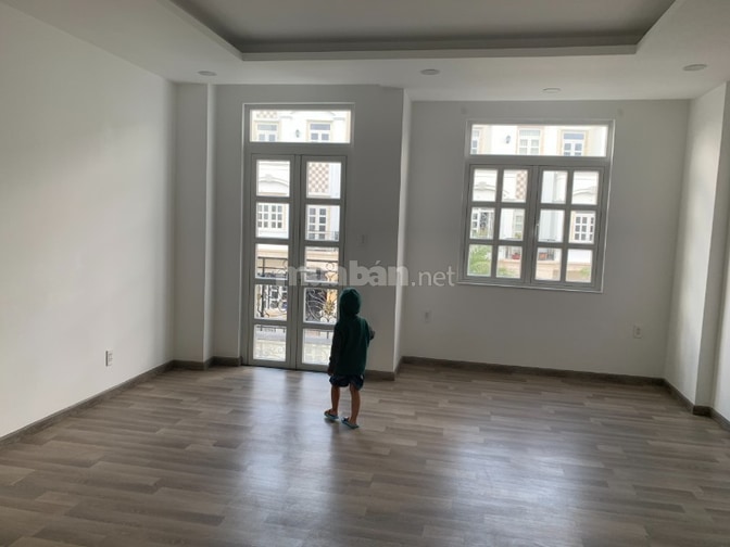 Nhà phố có hầm,1 trệt lửng 3 lầu. Ngay Gigamall khu Little Village